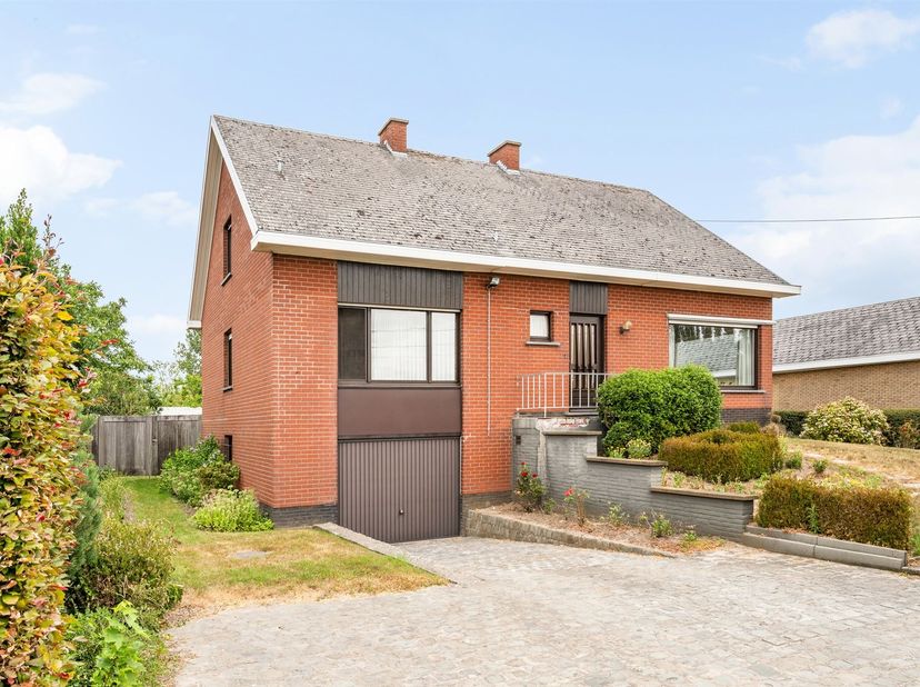 Huis te koop in Vichtsesteenweg 46,
                    8570 Anzegem