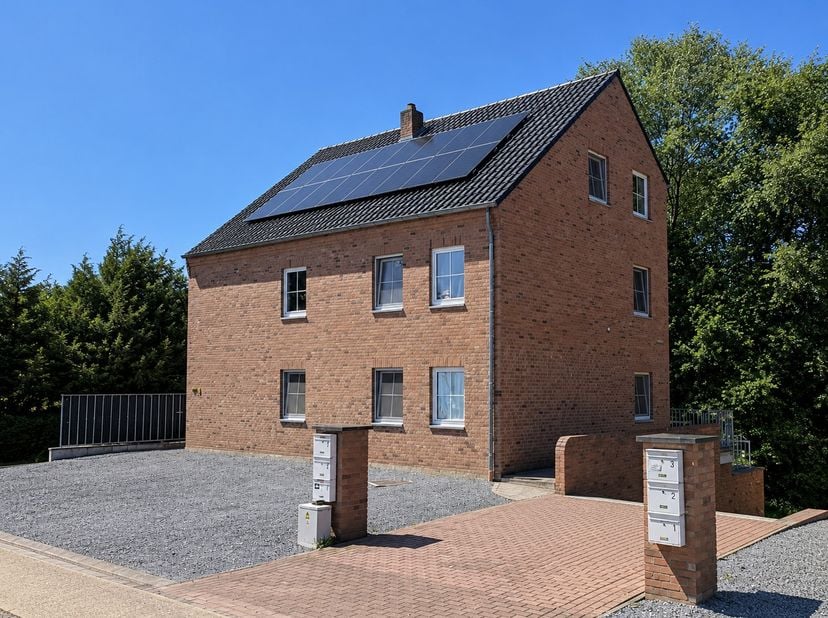 BUILDING/&amp;nbsp;OPBRENGSTEIGENDOM (O.B.)<br />
<br />
Deze building omvat 3 ruime appartementen met 3 inpandige garages en is voorzien van een gemeensc