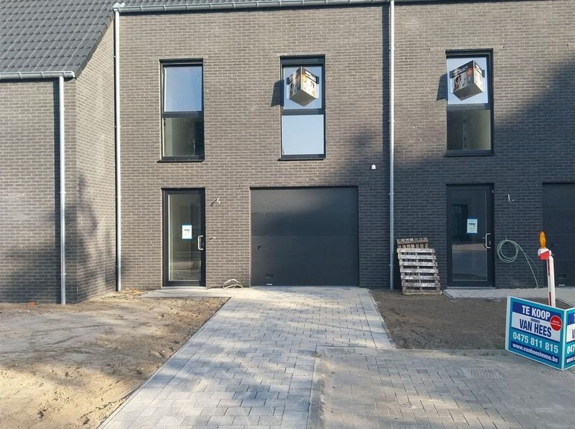Klassieke nieuwbouw, goed gelegen in  Mol - Ginderbuiten.<br />
Ontdek dit nieuwbouwproject met vijf woningen aan de Heergrachtstraat te Mol. Doordat