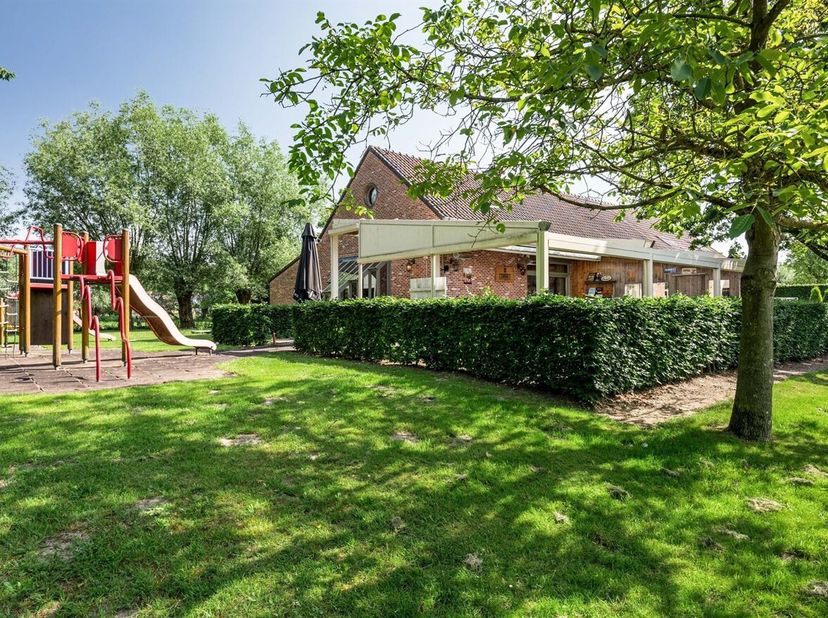 UNIEK GELEGEN BRASSERIE MET WOONGELEGENHEID  IN BOOISCHOT<br />
Deze uniek gelegen brasserie in Pijpelheide (Booischot) biedt een uitzonderlijke combi