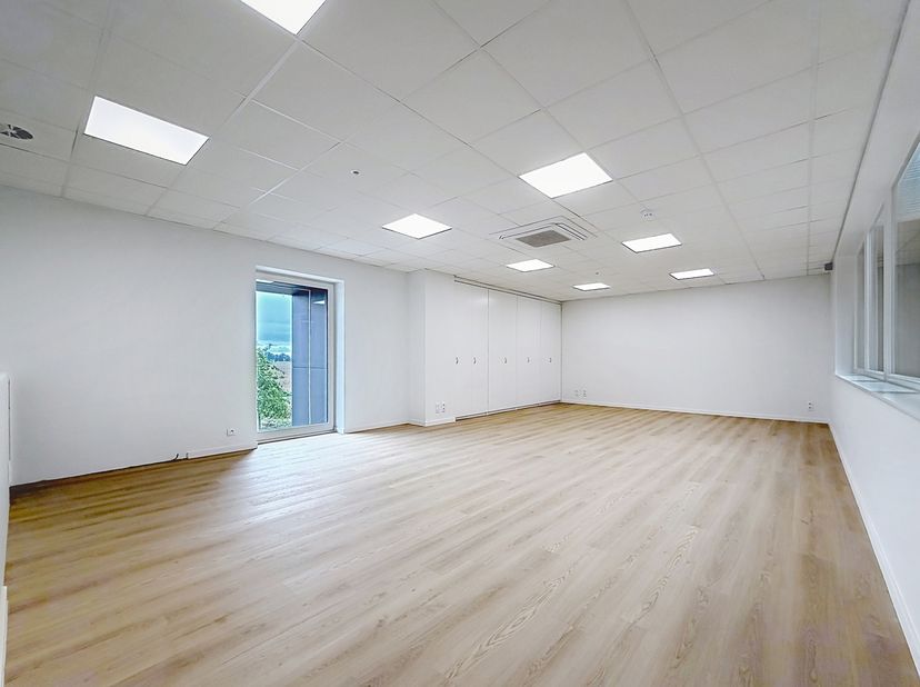 Bedrijfsvastgoed te huur in Rue du Quai 19,
                    7730 Saint-Léger
