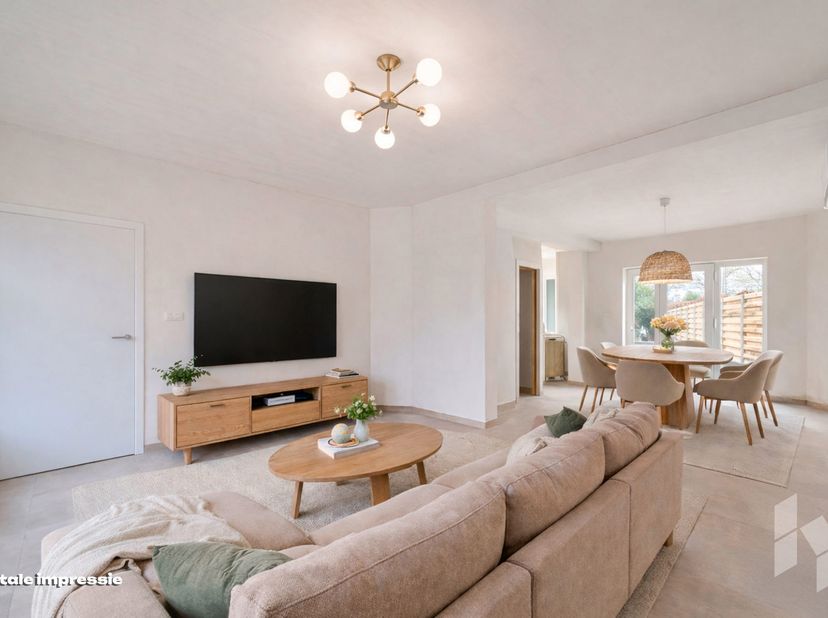 Prachtige vernieuwbouw woning (173m²) met 3 à 4 slaapkamers, een omheinde tuin en parkeerplaats in het centrum.<br />
Deze energiezuinige centrumwonin