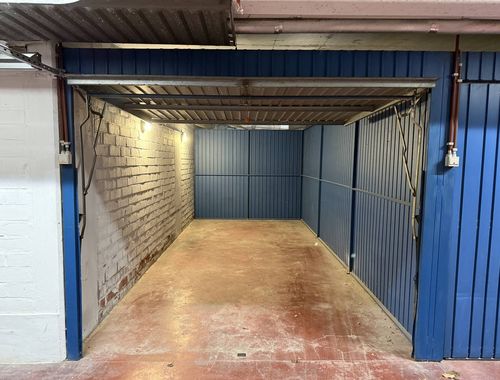                                         Garage te koop in Waregem, € 30.000
