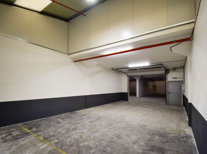 Ligging en bereikbaarheid<br />
Gelegen op een toplocatie in Rumbeke:<br />
- Slechts 1,8 km van de E403<br />
- Op 600 m van de bushalte<br />
- 3,5