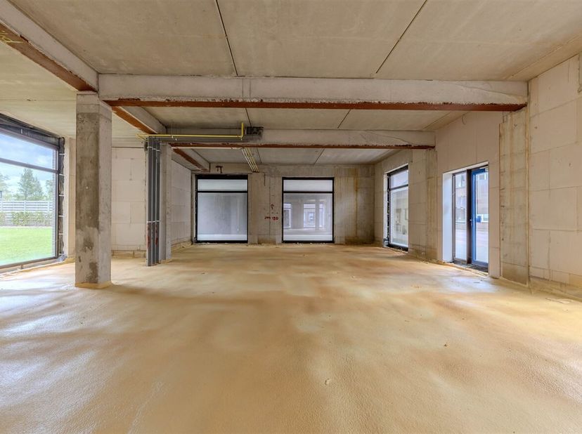 Te koop: 138,91 m² handelsruimte op toplocatie Residentie Aleidis<br />
EXTRA ACTIE !  te koop handelsruimte + aan te kopen bovengrondse autostaanplaa