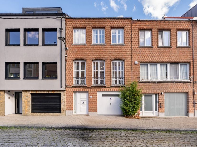 WATERMAEL-BOITSFORT – Quartier résidentiel et calme à proximité de l’Hippodrome de Boitsfort : MAISON unifamiliale à rénover de type bel-étage (3ch/1s