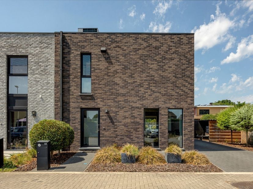 SMAAKVOLLE, ZEER ENERGIEZUINIGE GEZINSWONING MET 3 SLAAPKAMERS, ZONNEPANELEN EN KNAP AANGELEGDE TUIN OP GEZINSVRIENDELIJKE LOCATIE TE GENK (TERMIEN) !