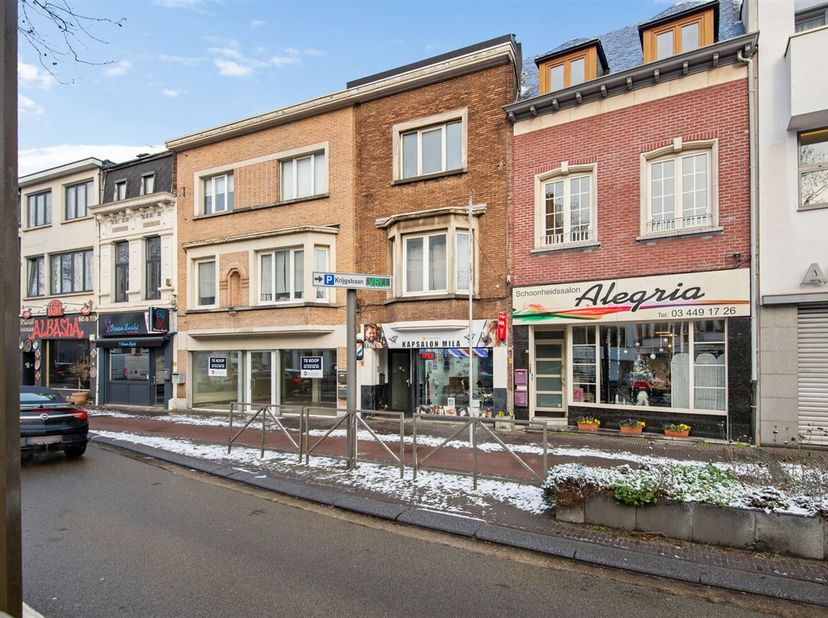 Gezellig appartement (60m²) voorzien van één slaapkamers op centrale ligging te Mortsel biedt tal van mogelijkheden voor starters of als investering!<