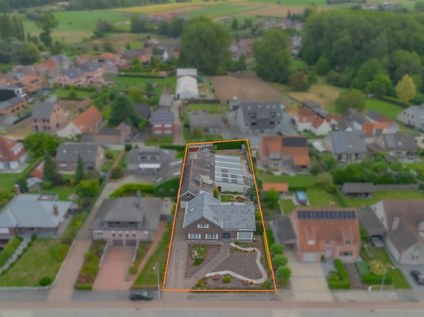 Huis te koop in Sint-Antelinksstraat 11,
                    9550 Woubrechtegem