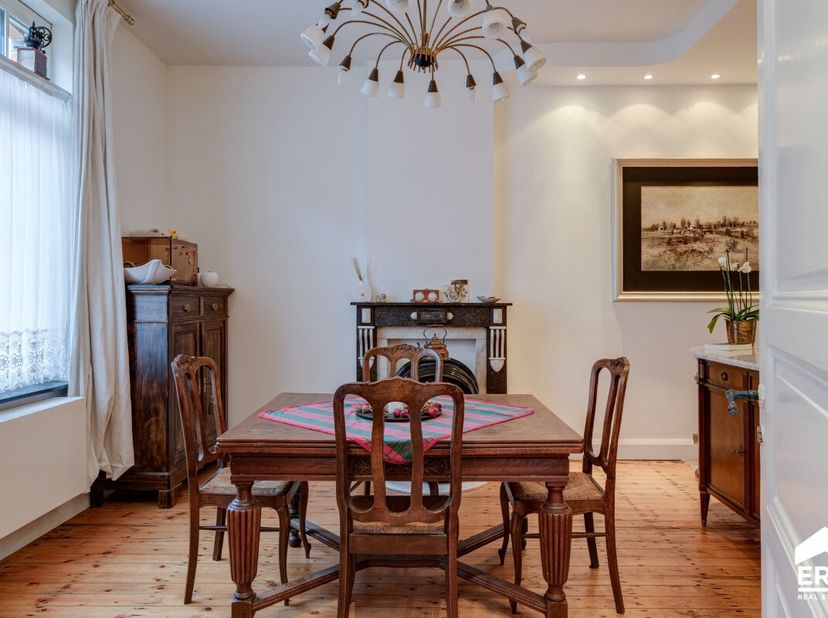 À vendre : maison fermée pleine de caractère à Hasselt, située sur la Maastrichtersteenweg, à quelques minutes du centre-ville et de toutes les commod