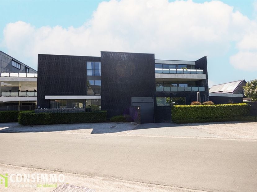 Bent u op zoek naar een ruim en instapklaar appartement op een centrale ligging? Dit verzorgd appartement in Houthalen-Oost combineert een royale bewo