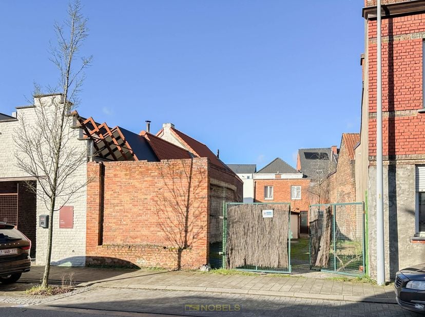 Perceel grond van 110 M² TOTALE OPPERVLAKTE op een GUNSTIGE LIGGING te Oudenaarde.&amp;nbsp;<br />
Deze grond is gelegen in WOONGEBIED MET CULTUREEL-, HIS