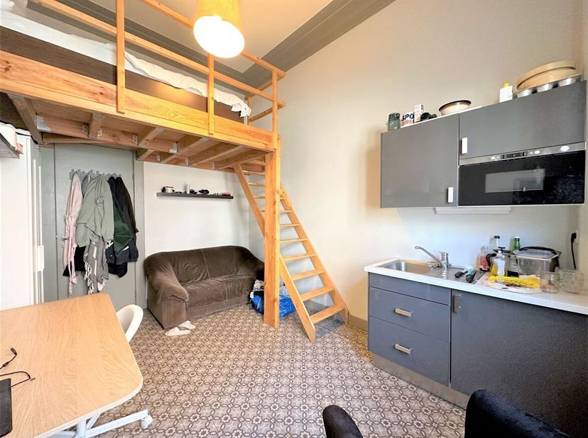 UNIQUEMENT POUR LES ÉTUDIANTS - UNIQUEMENT POUR LES ÉTUDIANTS (pour visionner, appelez le +32 384 14 14)<br />
Cette chambre d'étudiant est située au