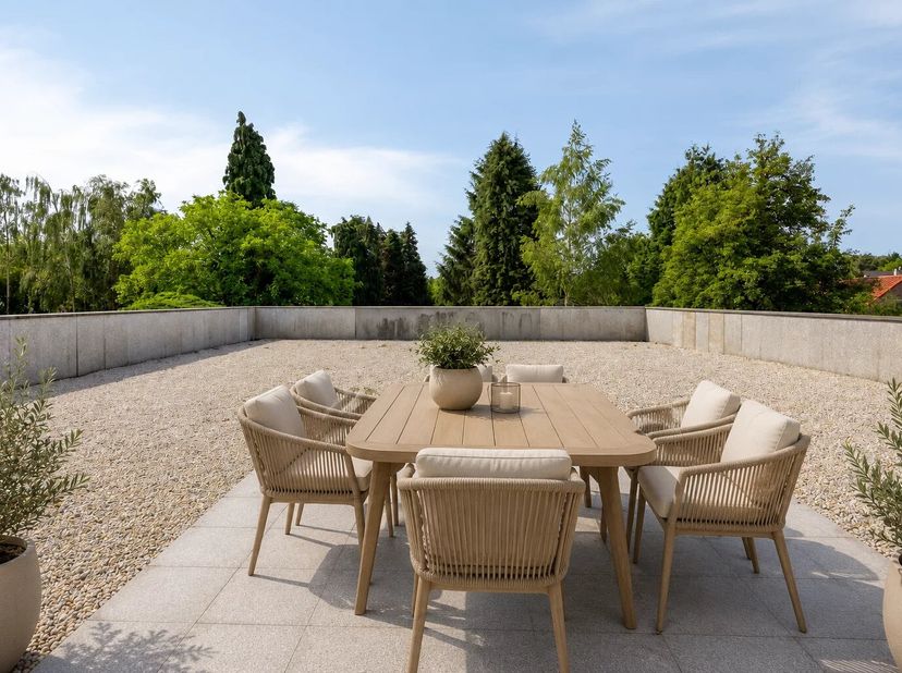 CENTRAAL GELEGEN LICHTRIJK APPARTEMENT VAN 112M² MET 2 SLPK'S EN UNIEK TERRAS IN KERMT (HASSELT)<br />
Ontdek dit unieke appartement op een centrale l