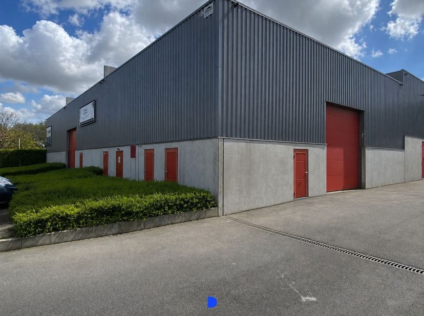 Bien professionnel à vendre
                    à 8890 Dadizele