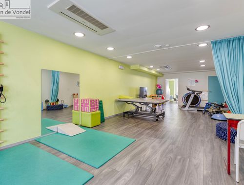                                         Bureaux à vendre à Nieuwerkerken, € 275.000
