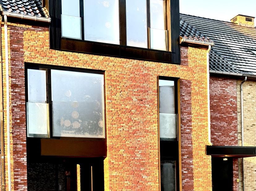In het hart van Zutendaal, het groenste snoepje van Vlaanderen, zijn er vier moderne nieuwbouw appartementen te koop. Gelegen in het mooie centrum, me
