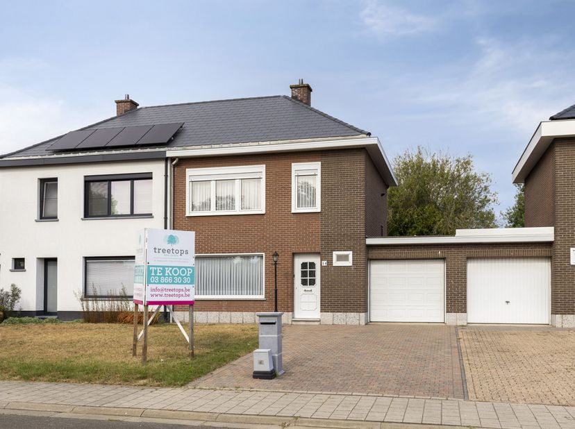 Op een perceel van 308 m² in Breendonk vinden we deze verzorgde gezinswoning met een aangename combinatie van ruimte, comfort en functionaliteit. De w