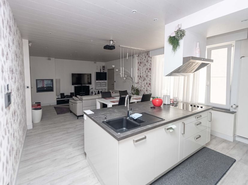 Centraal gelegen appartement bij 't Peerd en op wandelafstand van het centrum, het Leopoldpark en de Zeedijk.<br />
 dit is de ideale uitvalsbasis als