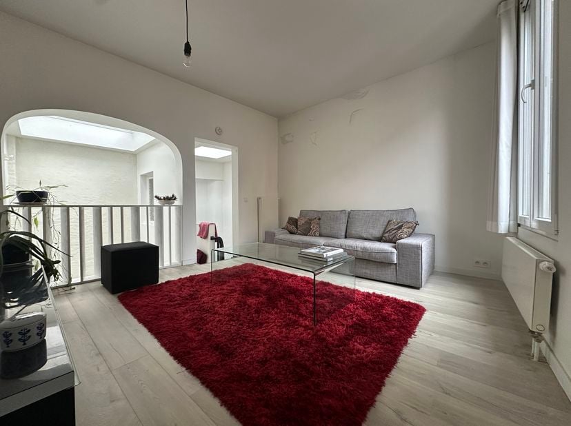 Quares - TREVI Groep presenteert :<br />
Ruim en lichtrijk gemeubeld triplex appartement in het historische hart van Antwerpen.<br />
Ontdek dit prach