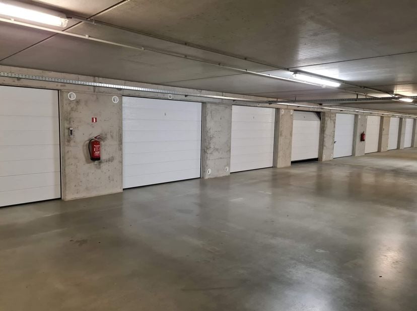 Garage te koop in Dienstweg Havengeul 20,
                    8620 Nieuwpoort