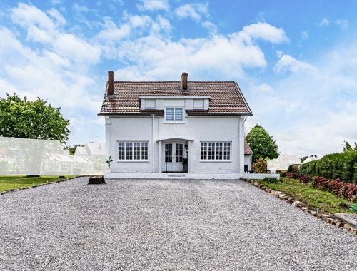                                         Villa à vendre à Lobbes, € 375.000
