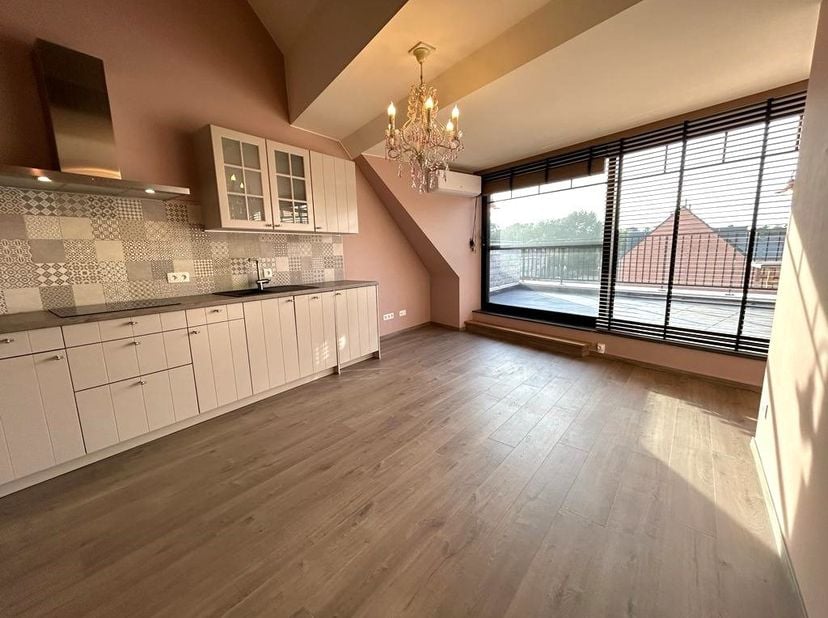 BEZOEK AANVRAGEN ENKEL MOGELIJK VIA VOLGENDE LINK: https://verlinden.mijnhuurprofiel.be/property/f31346e5-32e2-4465-b2c4-83f7a7ce5b14<br />
<br />
De