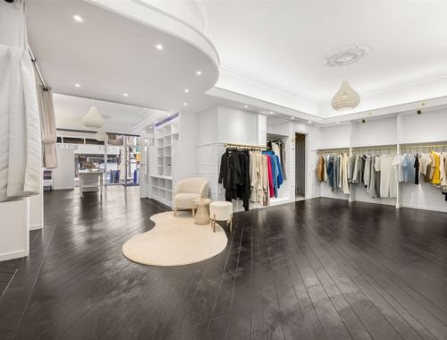                                         Commercieel Gebouw te koop in Beringen, € 160.000
