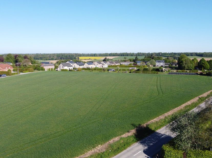 Votre agence de Mont-sur-Marchienne vous présente terrains plats de +/- 25 mètres de façade et idéalement situé. Ils sont les rares terrains non const