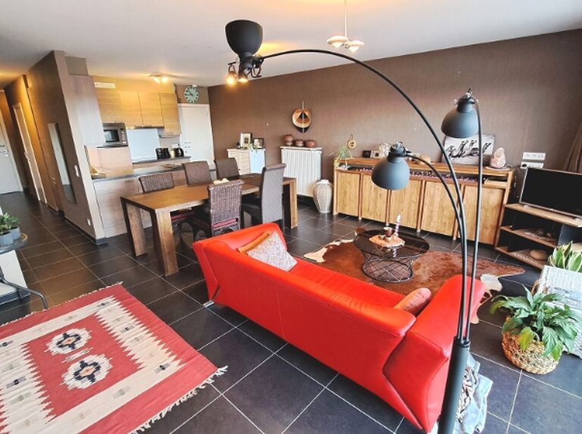 Lichtrijk en energiezuinig (Label A) 2-slaapkamerappartement met TERRAS op een uitstekende ligging in Brugge.<br />
Een comfortabele &amp;nbsp;woongelegen