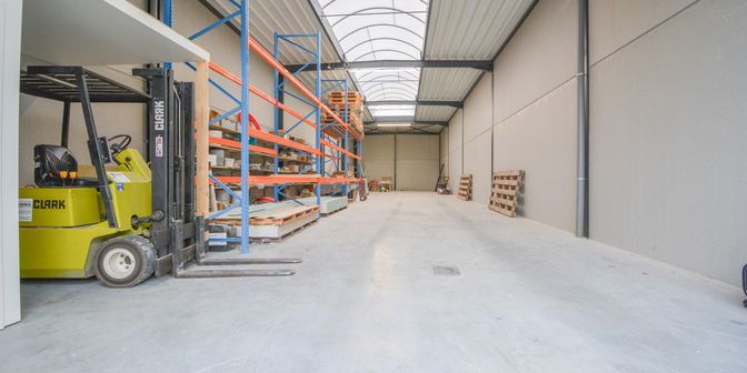 Bedrijfsvastgoed te huur in Bellevuestraat 93, 8870 Izegem