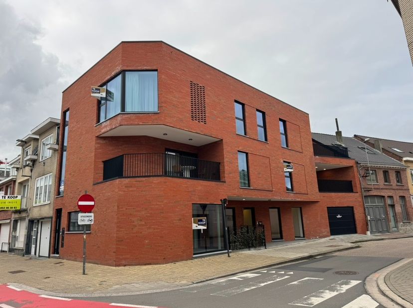 Deze 2 laatste nieuwbouwappartementen worden verkocht als opbrengsteigendom en zijn voorzien van alle modern comfort, energie neutraal en knappe archi