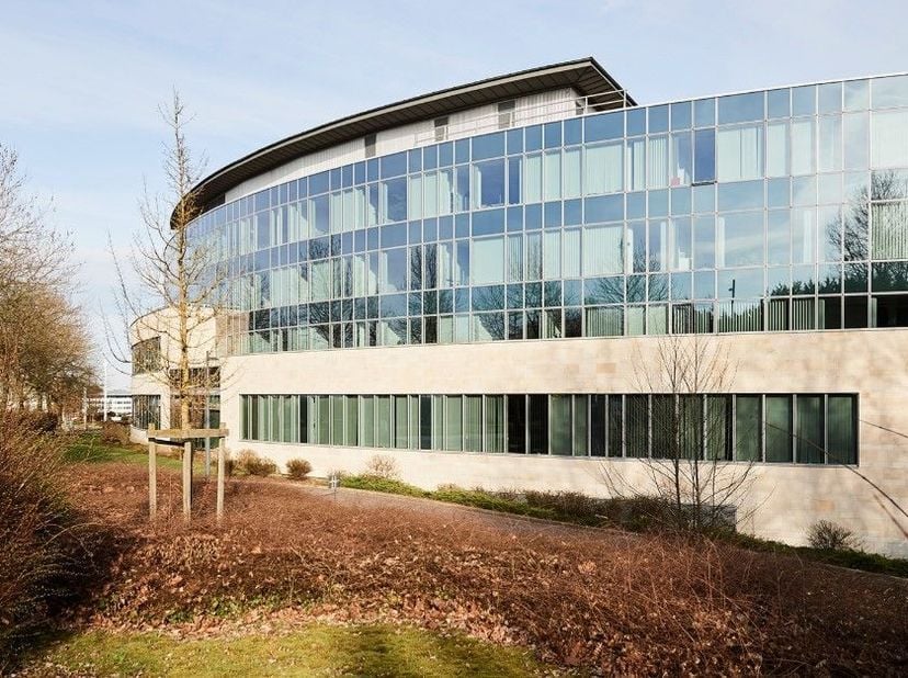 Parc d'affaires multifonctionnel phénoménalement situé avec des bureaux de 186 m² à 2.108 m² à louer à proximité de la sortie 24 du R0 à Eigenbrakel.