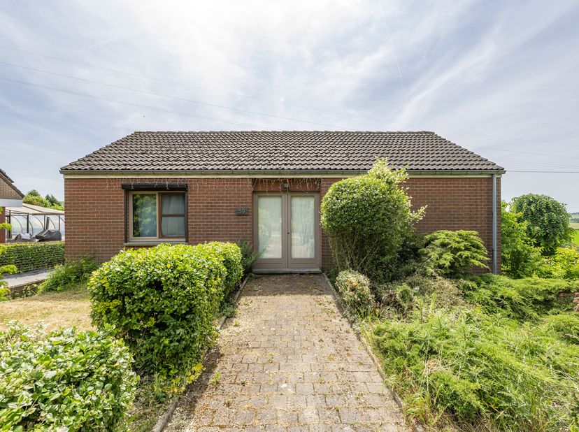 *** A VENDRE *** TUBIZE (Stéhoux) - Charmante maison 4 façades de 4 chambres avec grand jardin et garage, d’une surface totale de +- 133 m², située da