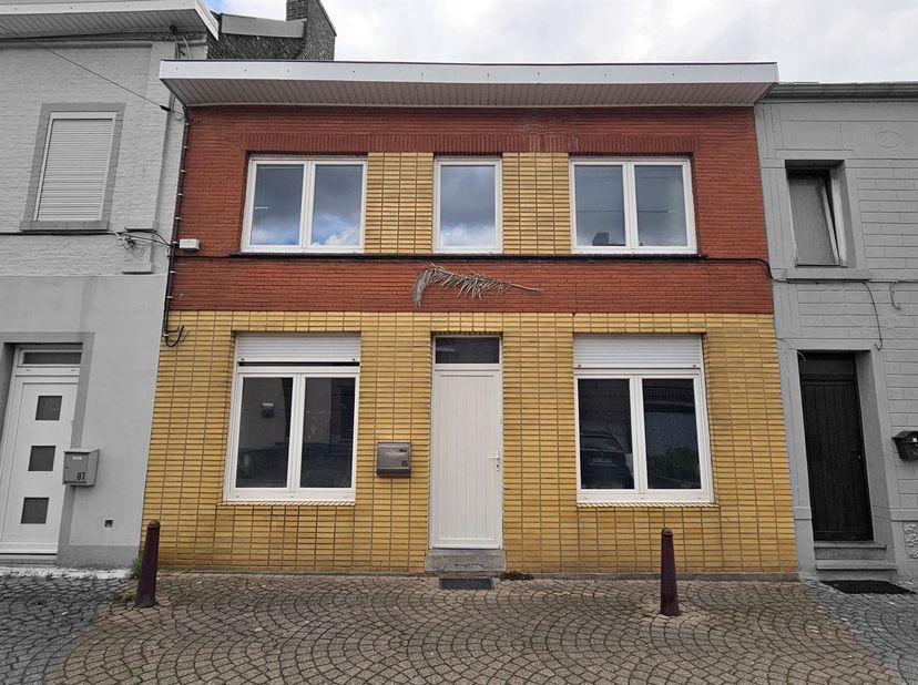 Prix: Offre à partir de 119.000 euros, frais d'agence non inclus et à charge de l'acquéreur.<br />
<br />
Maison habitable rapidement et comprenant: