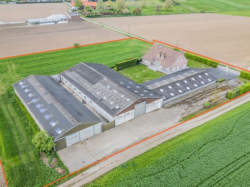 MEISE  – Landelijke woning met 3 loodsen op prachtig perceel van 91a50<br />
Welkom in het charmante Rossem, waar rust en ruimte nog écht vanzelfsprek