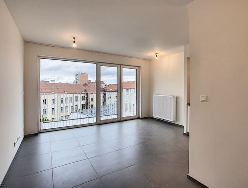                                         Studio avec coin lit à louer à Molenbeek-Saint-Jean, € 880

