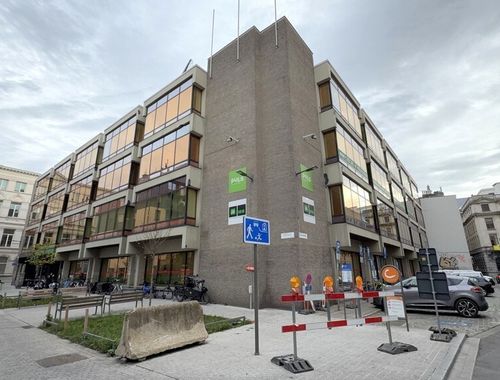                                         Bureaux à louer à Antwerpen, € 7.052,50

