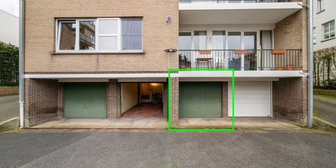 Garage te koop in Burggraaf de Nieulantlaan 4, 8200 Sint-Andries