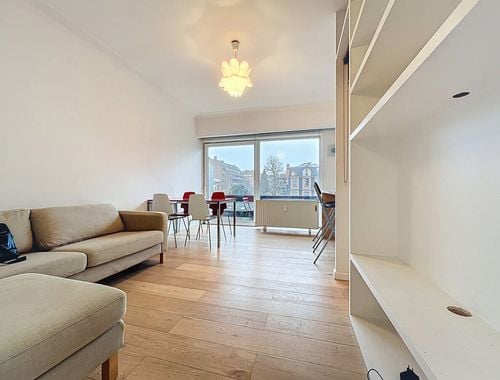                                         Studio met slaaphoek te koop in Ukkel, € 205.000
