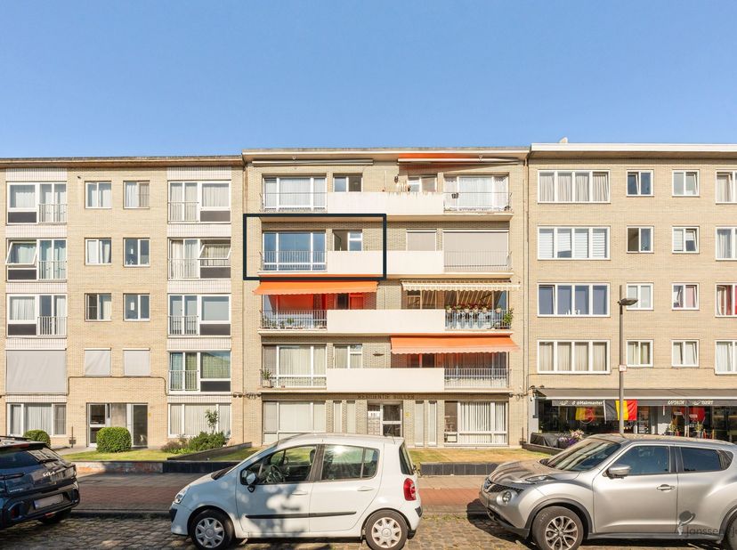 Instapklaar gerenoveerd appartement met 2 slaapkamers, 2 terrassen en EPC B<br />
<br />
<br />
Op de derde verdieping van een verzorgd appartementsg