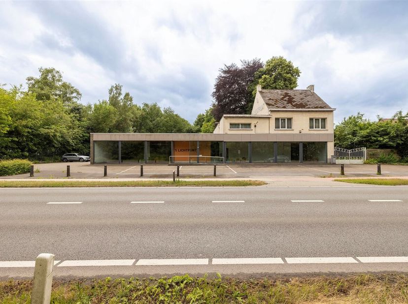 Industriegrond met handelsruimte op toplocatie te Geel (30a34)<br />
Bent u op zoek naar een investeringskans met tal van ontwikkelingsmogelijkheden?
