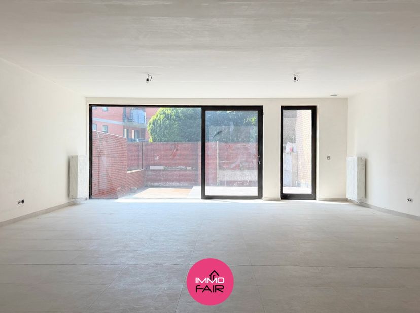 Dit appartement maakt deel uit van Residentie ‘Albatross’, een residentie bestaande uit 7 wooneenheden, gelegen in hartje Lanaken. Je bevindt je hier