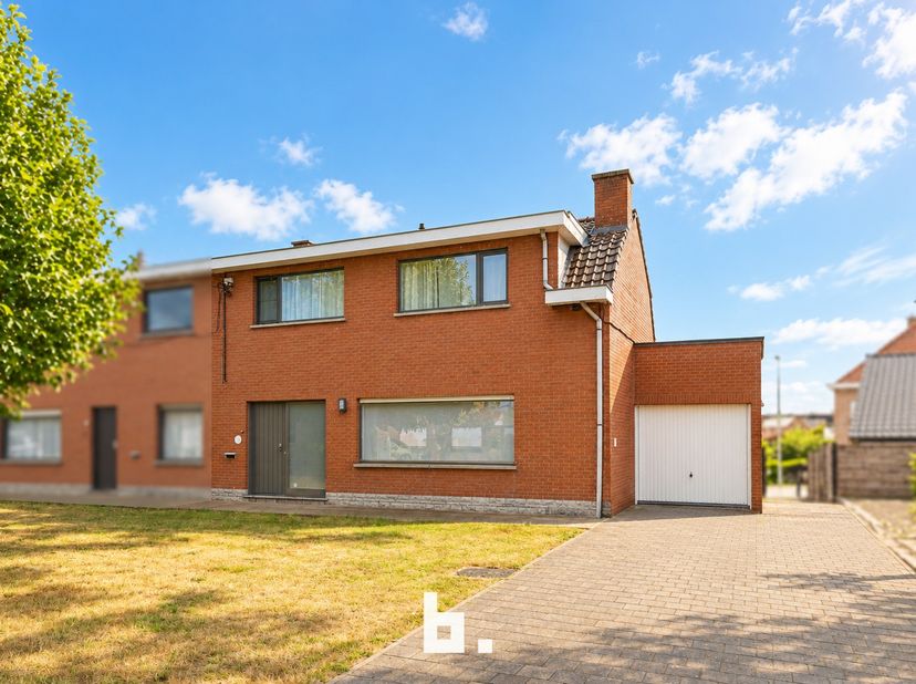Maison à vendre à Jean Jaurèsplein 8,
                    8930 Menen