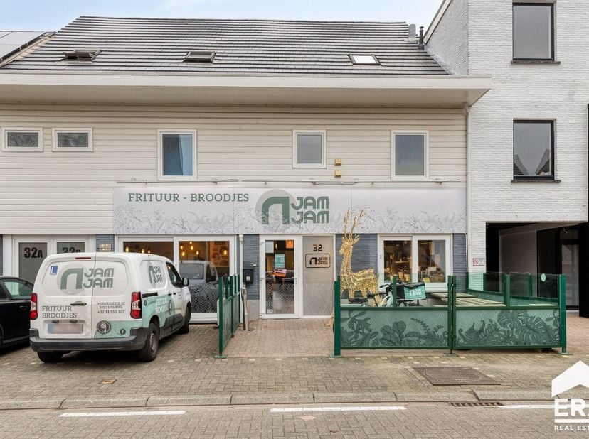 Energiezuinig en gelijkvloers handelspand in hartje Lommel! Lommel-Centrum: Deels gerenoveerd, energiezuinig en ruim handelspand (203m²) met 2 terrass