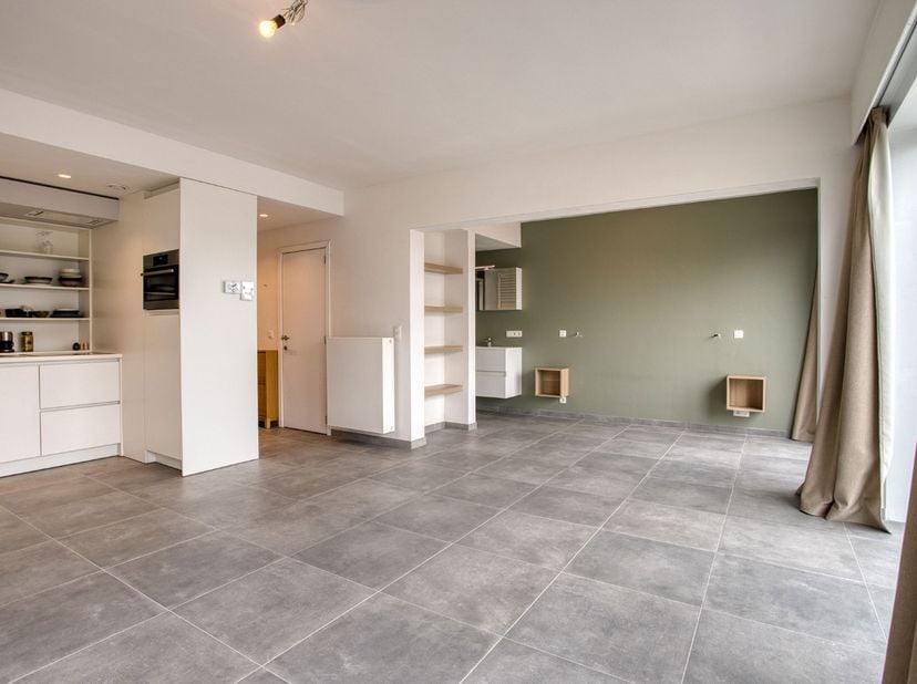 Nabij het stadscentrum van Diksmuide bieden we u deze gezellige en comfortabele studio aan. De studio bevindt zich op de derde verdieping in een klein