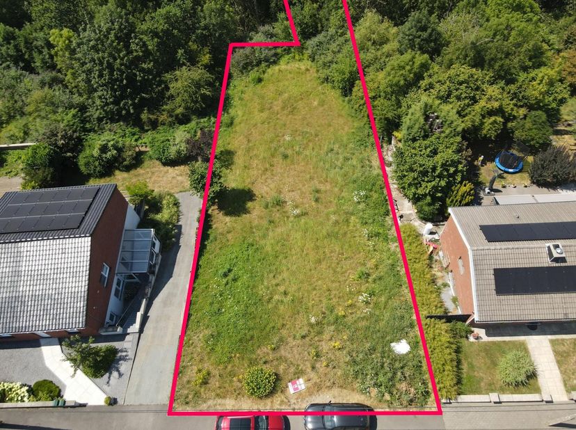 EasyHome vous présente ce magnifique terrain à bâtir de 1.216 m² situé sur les hauteurs de Jupille, dans un environnement calme, verdoyant et particul