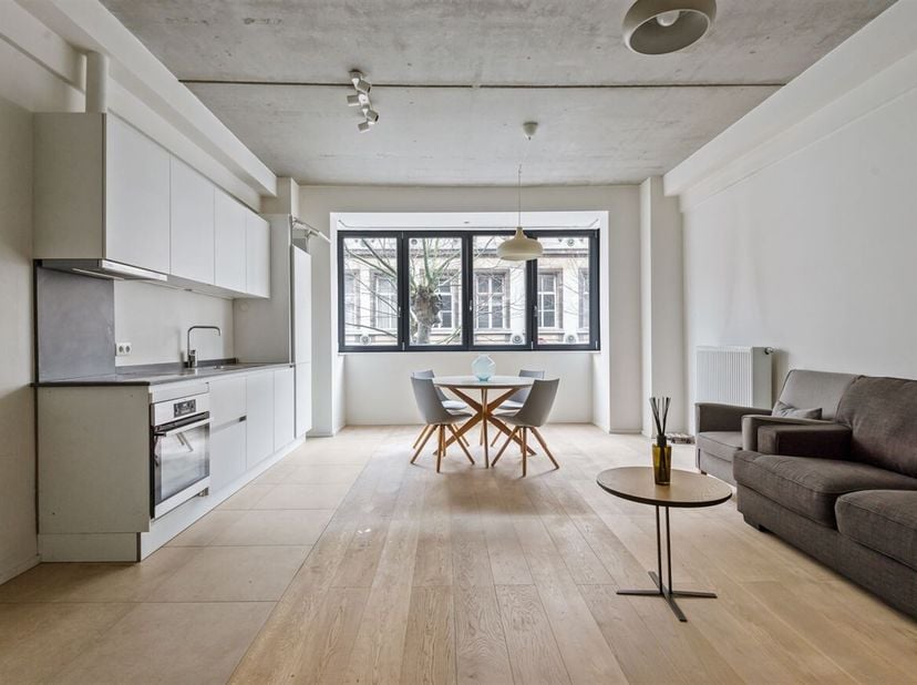 Instapklaar één slaapkamer appartement (66 m²) te koop!<br />
Ligging: Dit instapklaar appartement is zeer centraal gelegen. Het stadscentrum en centr