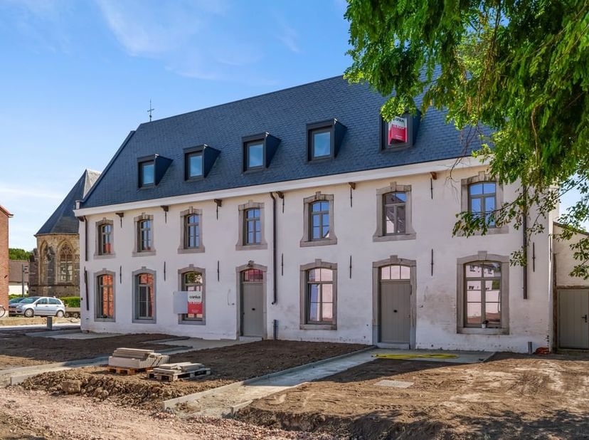 Wonen met karakter in het hart van rust en geschiedenis<br />
<br />
Aan de rand van Sint-Truiden, verscholen in het sfeervolle Begijnhof, bevindt zic