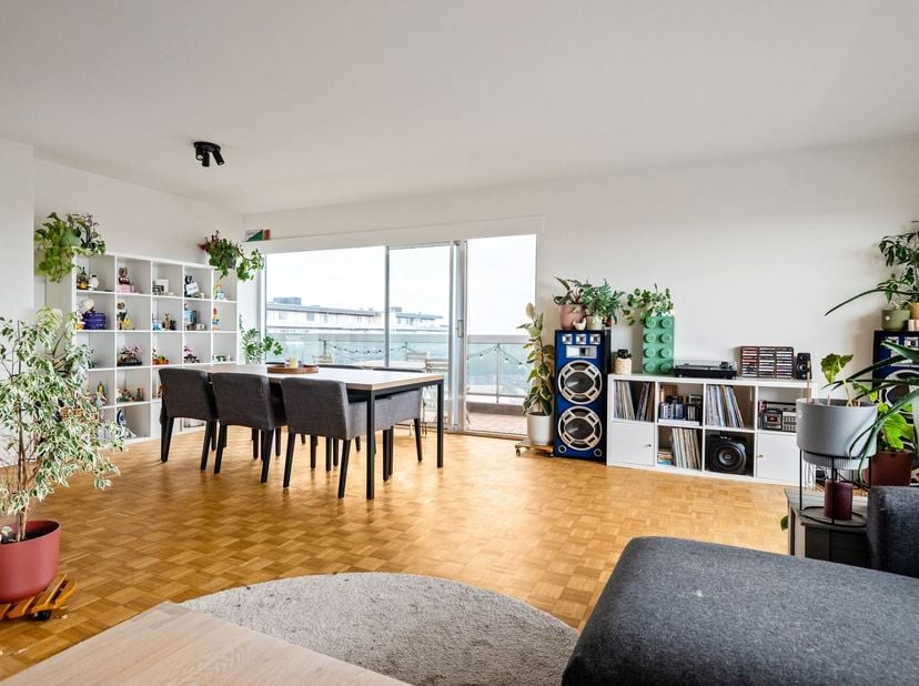 Instapklaar appartement met panoramisch zicht in Merksem!<br />
<br />
Op de 15de verdieping van deze moderne residentie aan de Leiebos vindt u dit